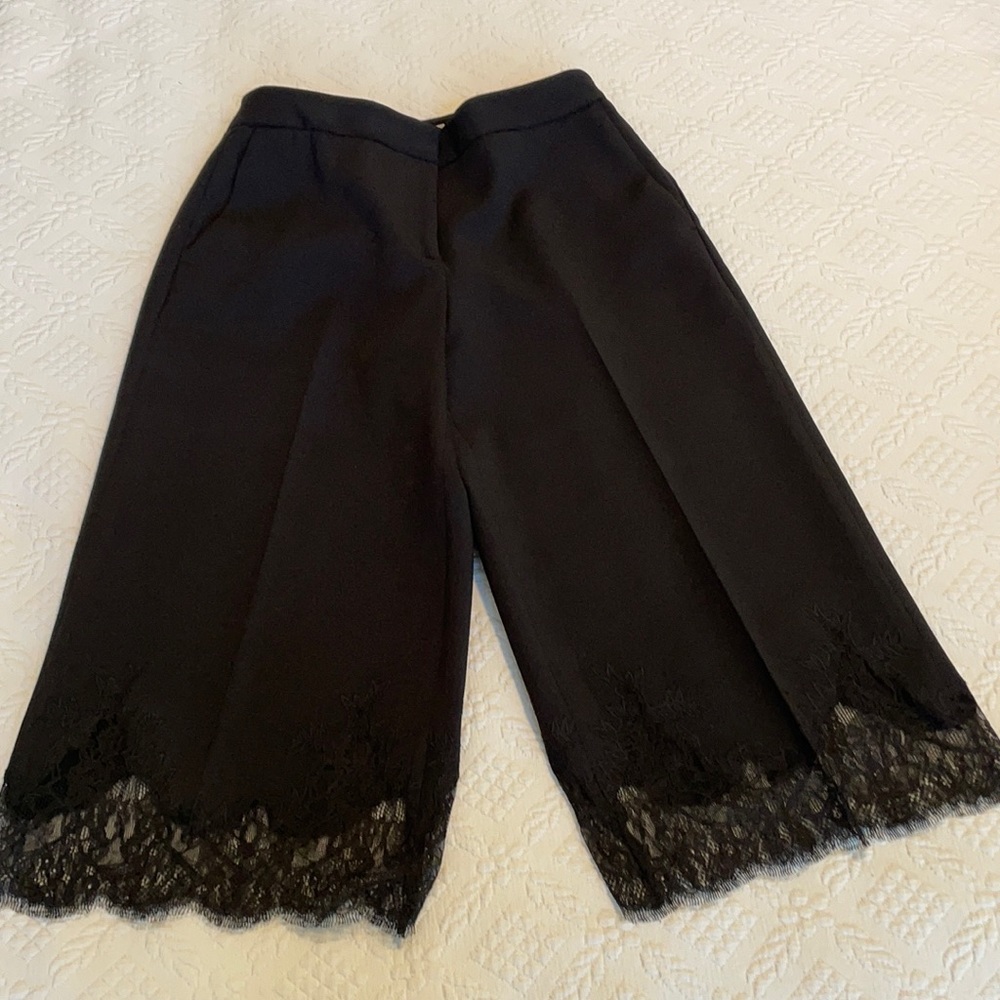 Black lace trim Michael Kors culottes. Size 4